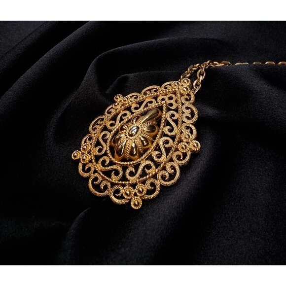 Vintage 1960s-1970s TRIFARI Signed Ornate Gold-Tone Filigree Necklace - Picture 3 of 5